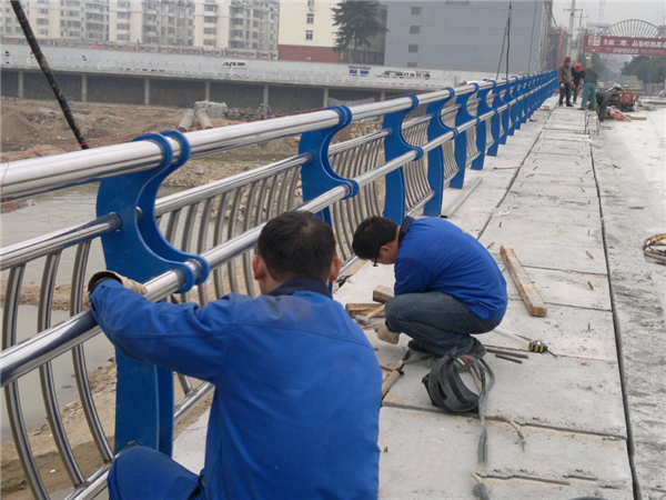 平谷不锈钢河道护栏的特性及其在城市景观中的应用